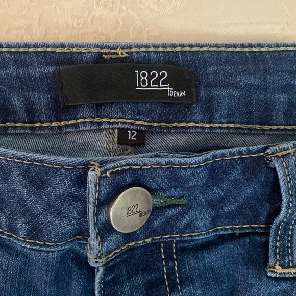 1822 Denim Blue Straight Ankle Jeans frayed bottom hem - Picture 2 of 5